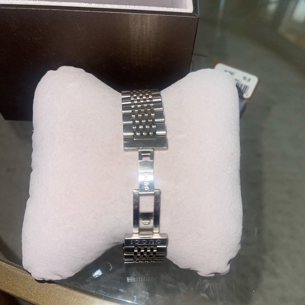 GUCCI YA126401 Date G Timeless Silver Tone Stainless Steel Bracelet Men's Watch - Picture 5 of 9